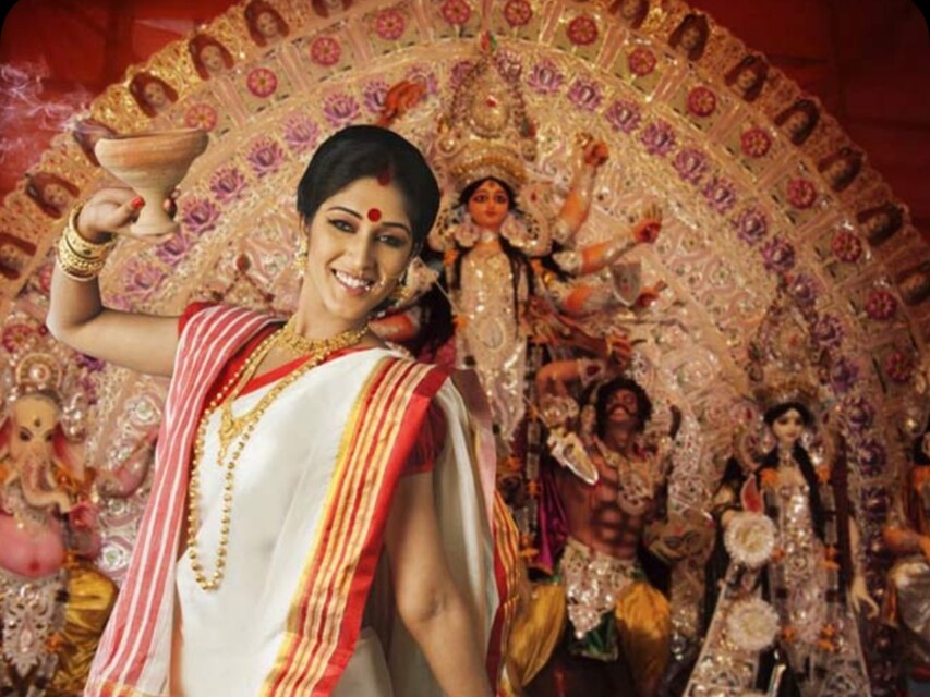 Fashion And Beauty : Durga Puja Special : दुर्गा पूजा स्पेशल में जाने नवरात्रि का प्रारंभ, मुहूर्त और पारंपरिक पहनावा 