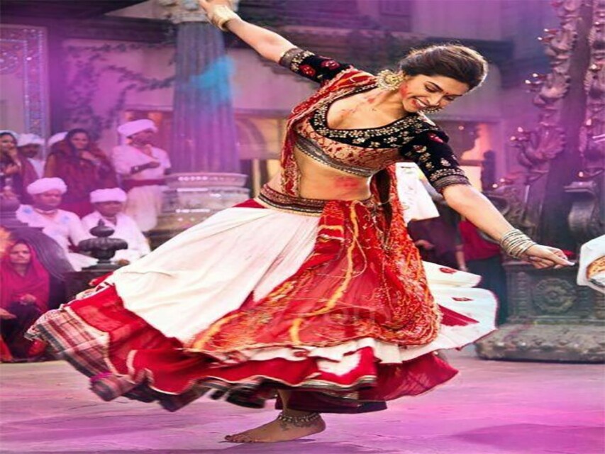 Fashion And Beauty : इस गरबा महोत्सव पहने आकषर्क चनिया चोली / Stylish Chaniya Choli 