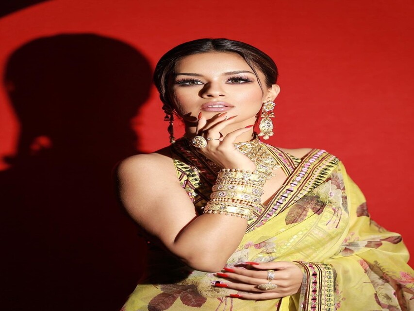 Fashion And Beauty : अवनीत कौर ने फ्लोरल ड्रेस पहन ढाया कहर