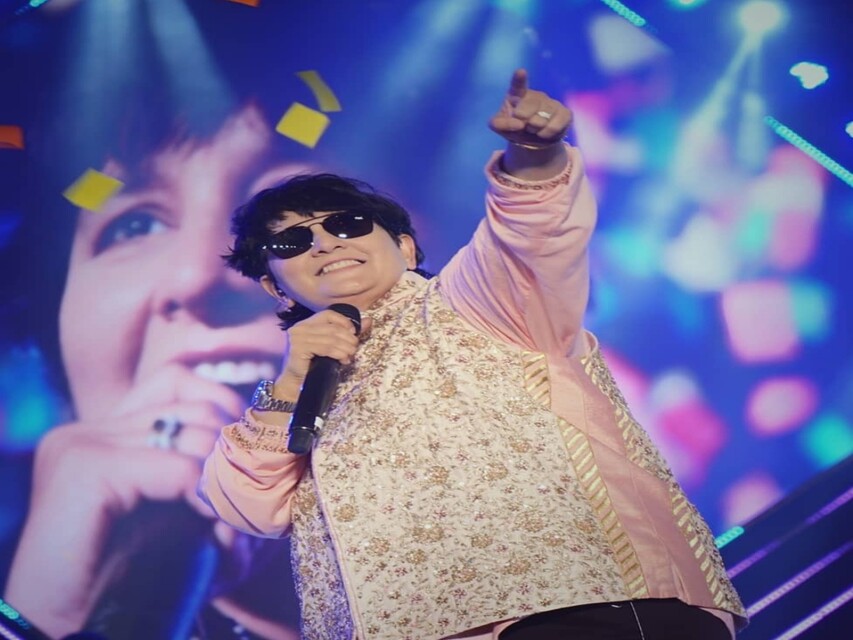 Entertainment : फाल्गुनी पाठक का जीवन परिचय/ Falguni Pathak Biography 