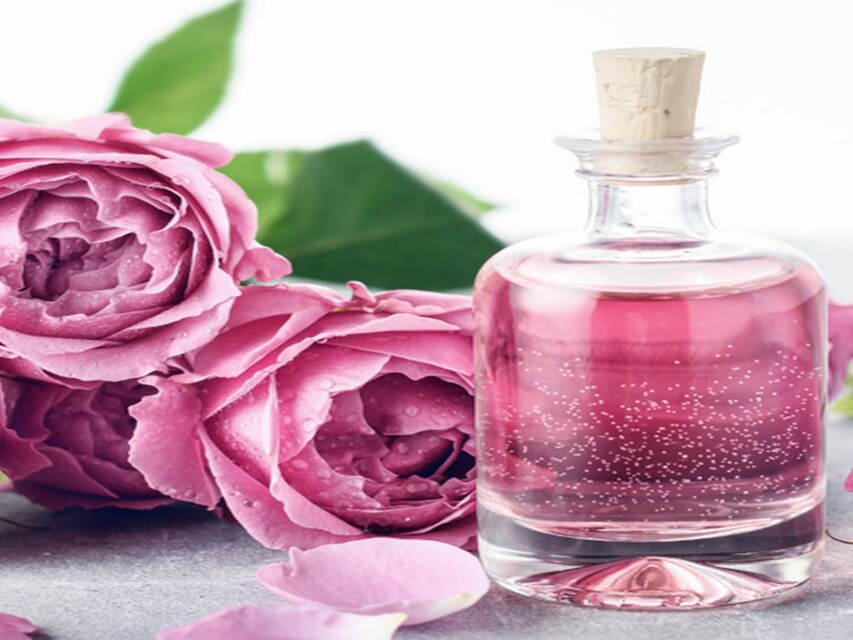 Fashion And Beauty : गुलाबजल के अनोखे फायदे