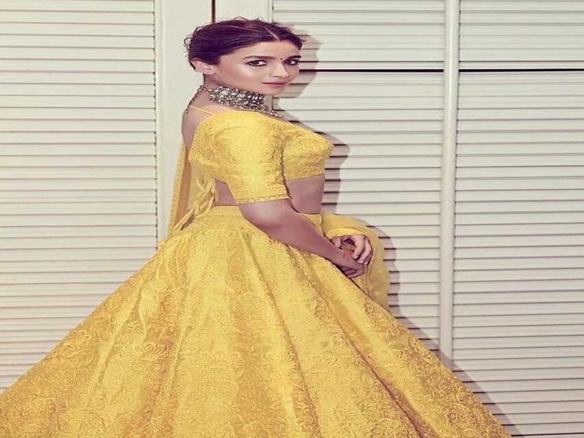 Fashion And Beauty : शादी हो या पार्टी फंक्शन हाफ साड़ी ड्रेस है आपके लिए परफेक्ट