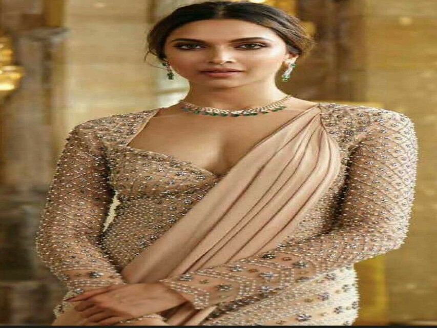 Fashion And Beauty : लेटेस्ट ट्रेंडी गाउन फॉर वूमेन 