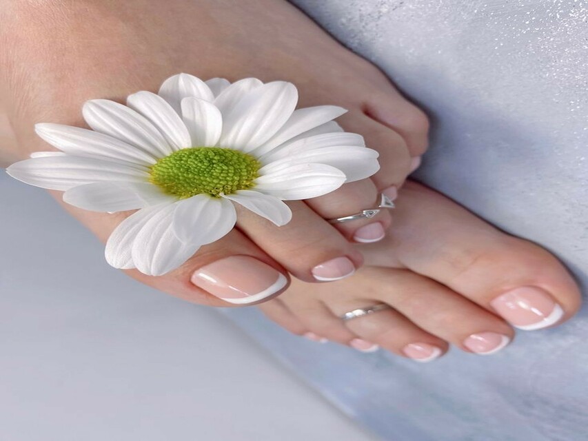 Fashion And Beauty : धूप में झुलसे पैरों को कैसे बनाएं खूबसूरत