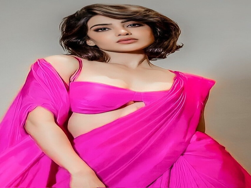 Fashion And Beauty : Bollywood Me Chaya Pink Saree Ka Craze