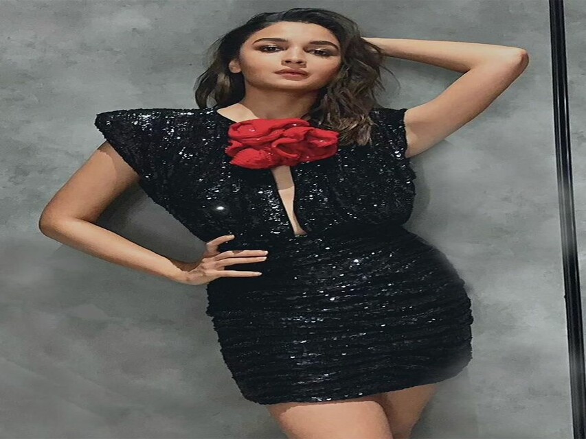 Fashion And Beauty : Alia Bhatt Looking Beautiful In Black 